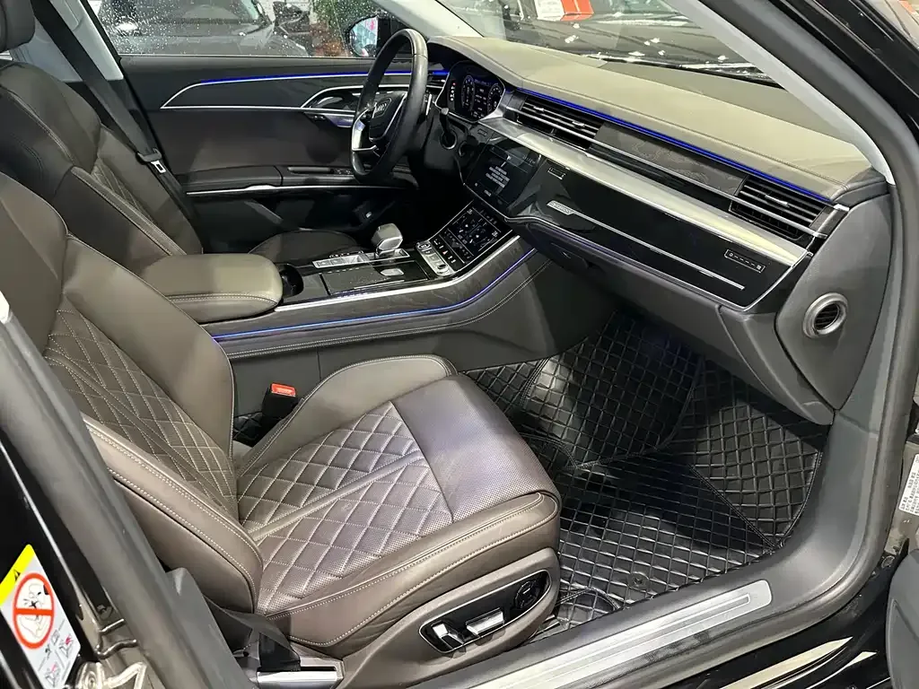 Audi A8 — фото 9
