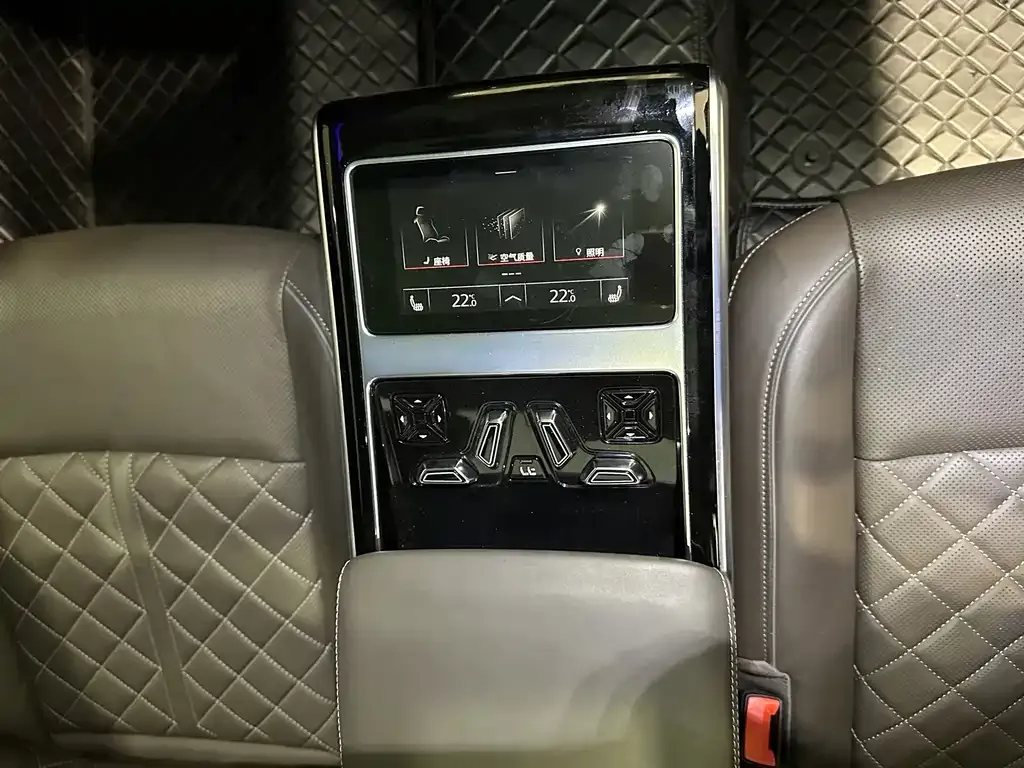 Audi A8 — фото 4