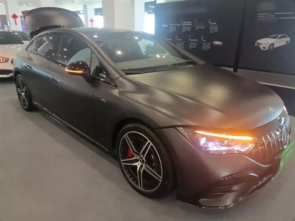 Mercedes-Benz EQE AMG — фото 9