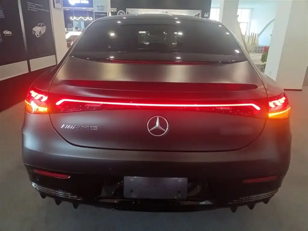 Mercedes-Benz EQE AMG — фото 2