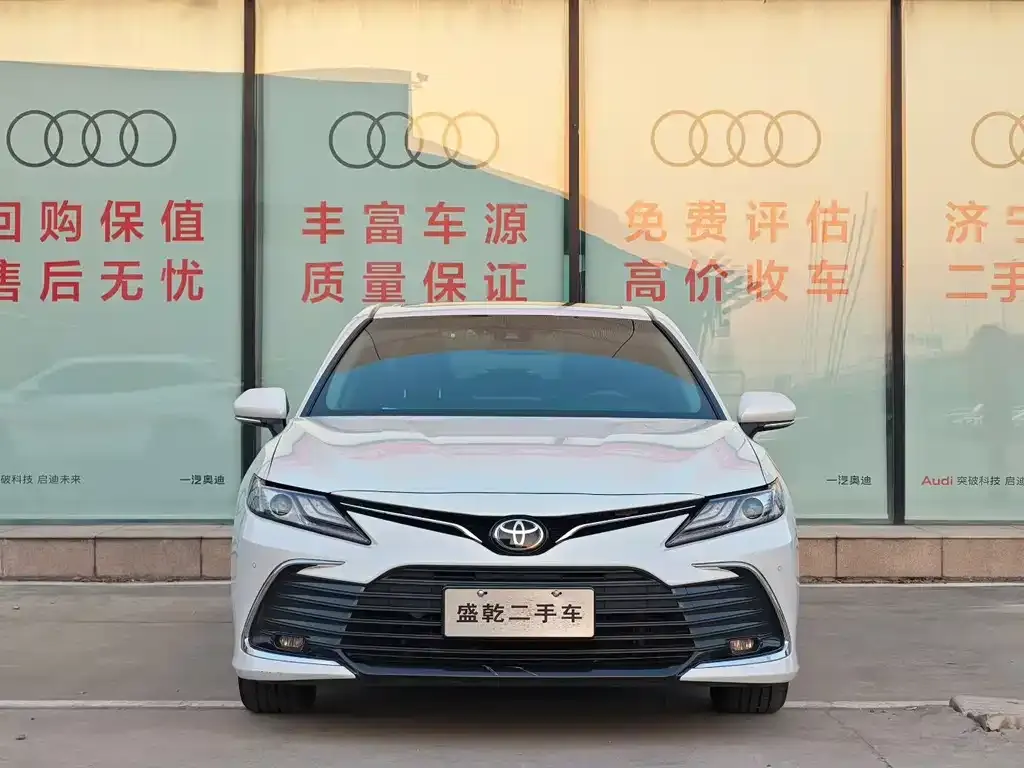 Toyota Camry — фото 9