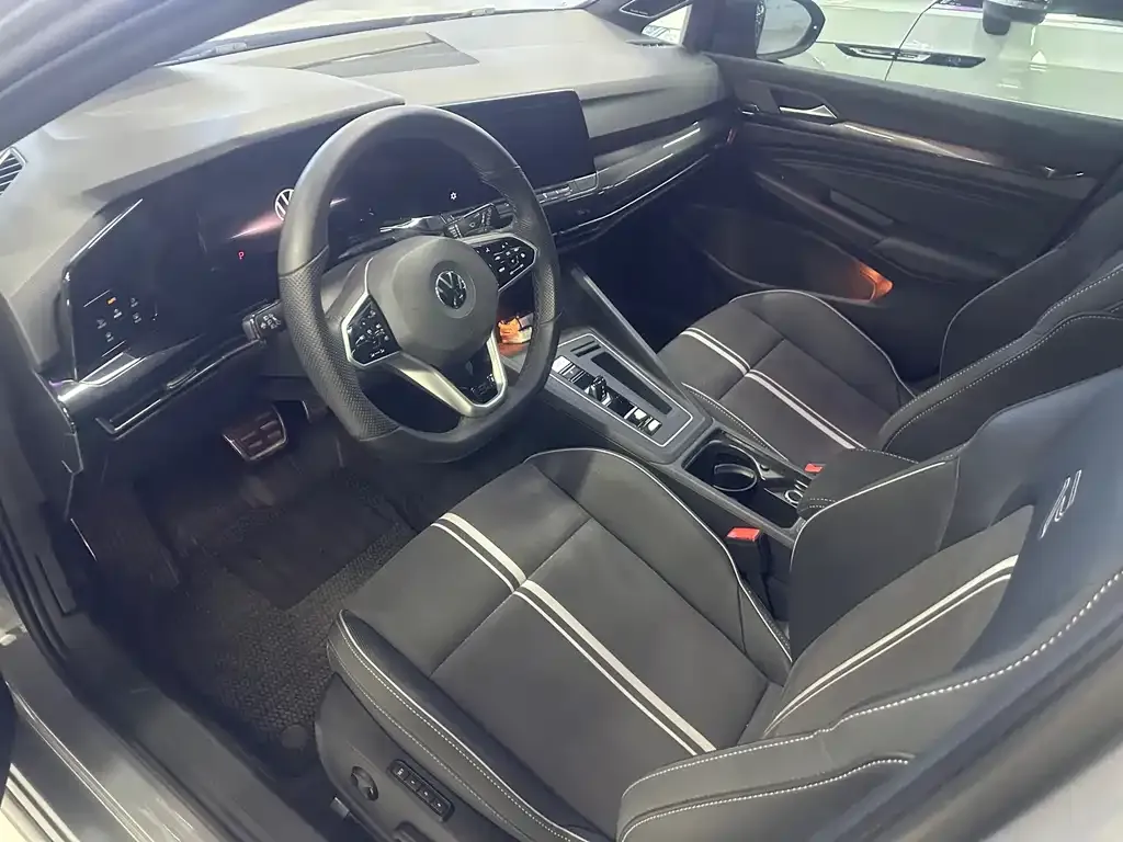 Volkswagen Golf 2023 из CN, фото 10