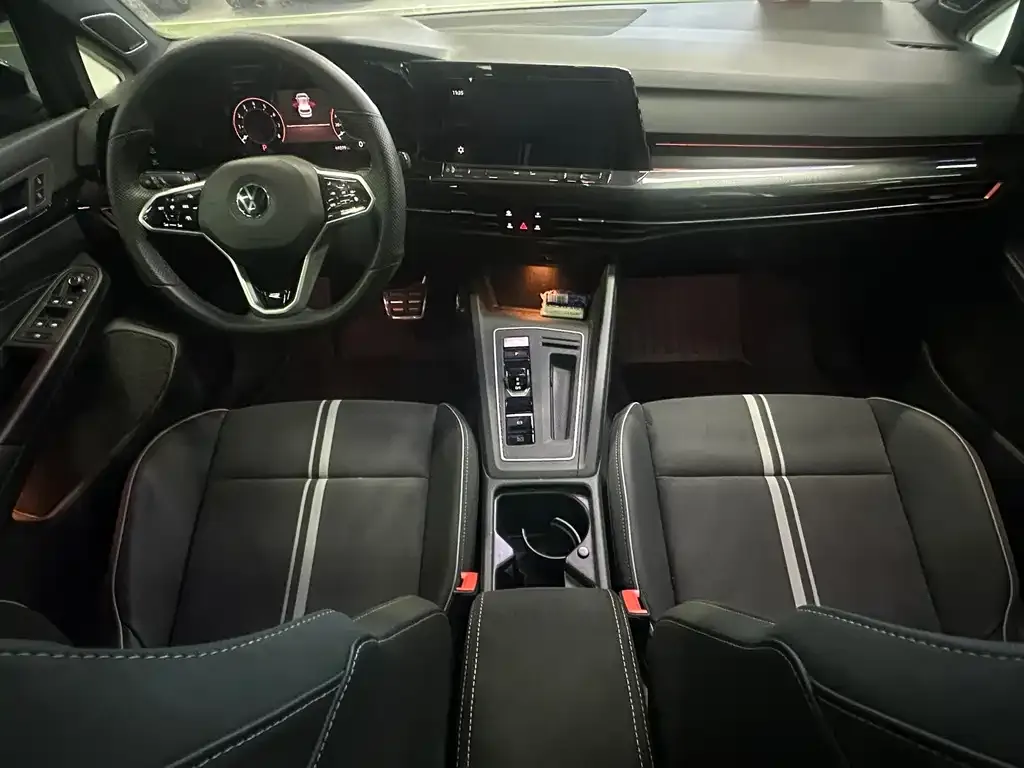 Volkswagen Golf 2023 из CN, фото 7