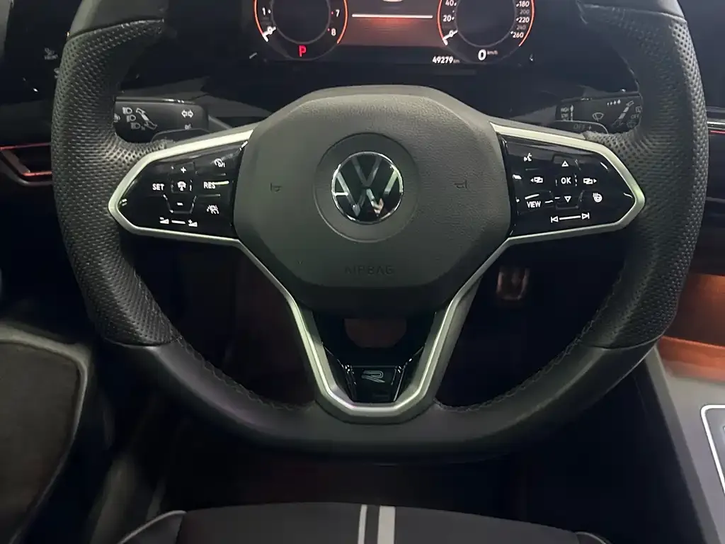 Volkswagen Golf 2023 из CN, фото 8