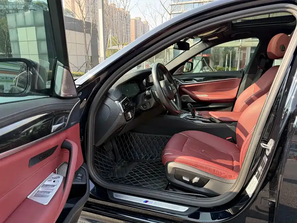 BMW 5 Series 2023 из CN, фото 8