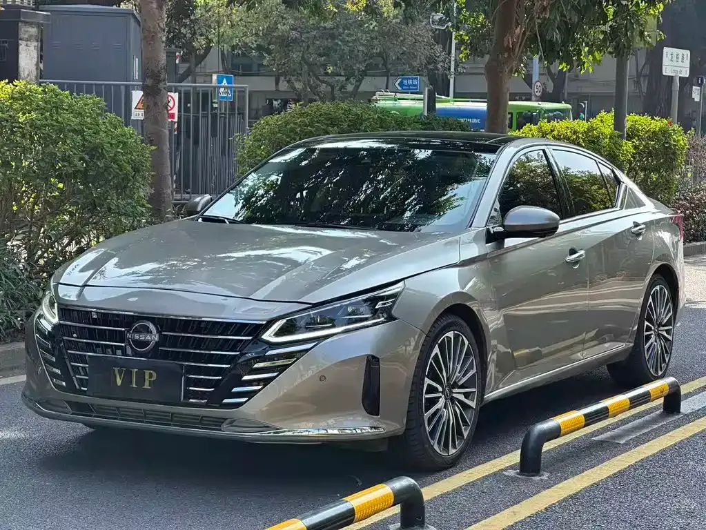 Nissan Teana — фото 1