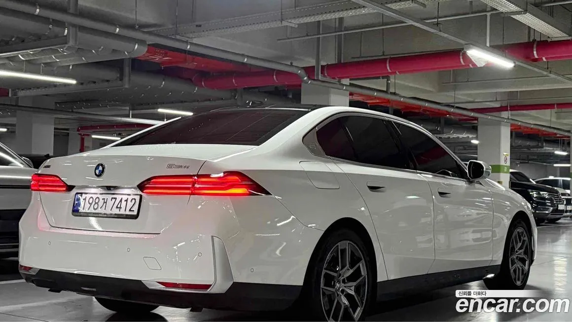 BMW 5-Series 2024 из KR, фото 5