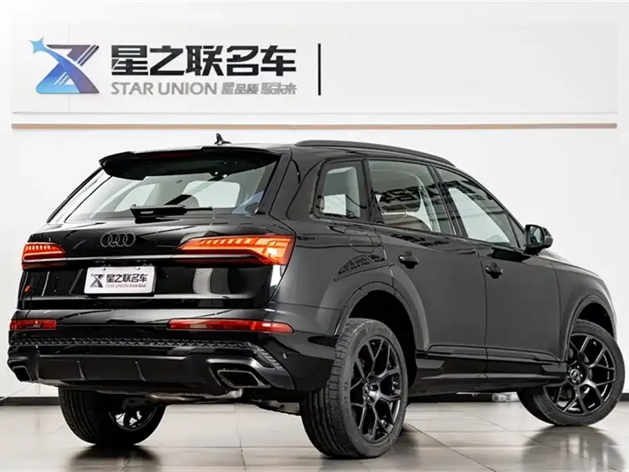 Audi Q7 2024 из CN, фото 4