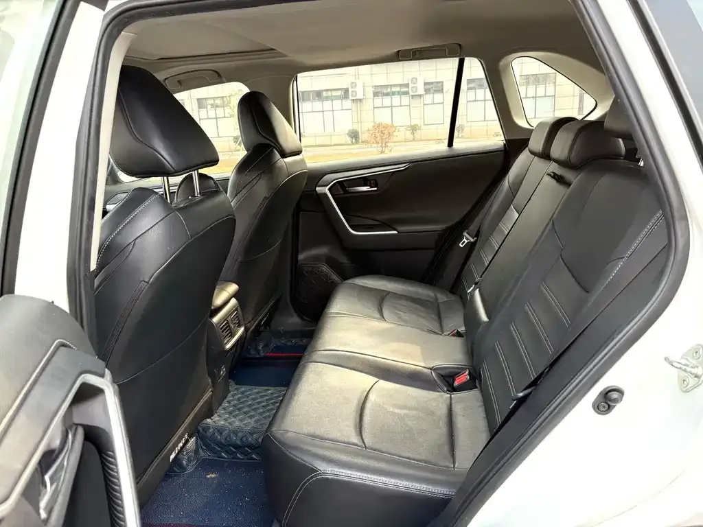 Toyota Wildlander 2022 из CN, фото 4