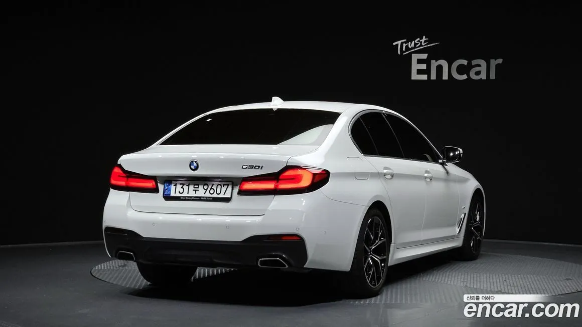 BMW 5-Series — фото 10
