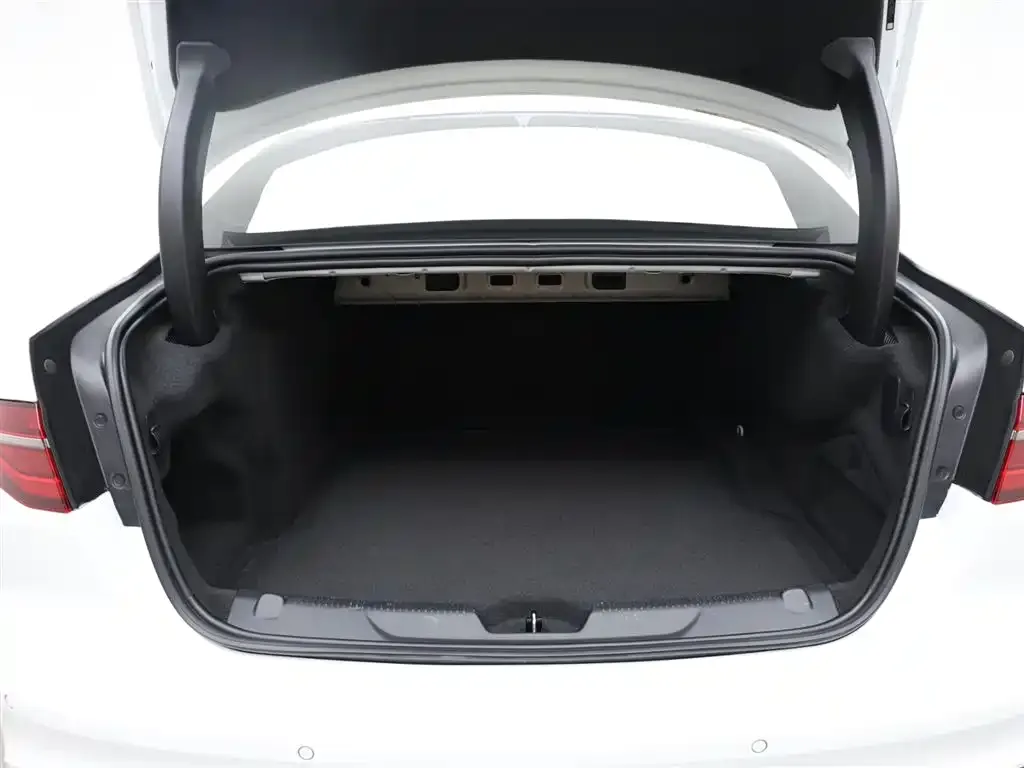 Jaguar XEL 2024 из CN, фото 4