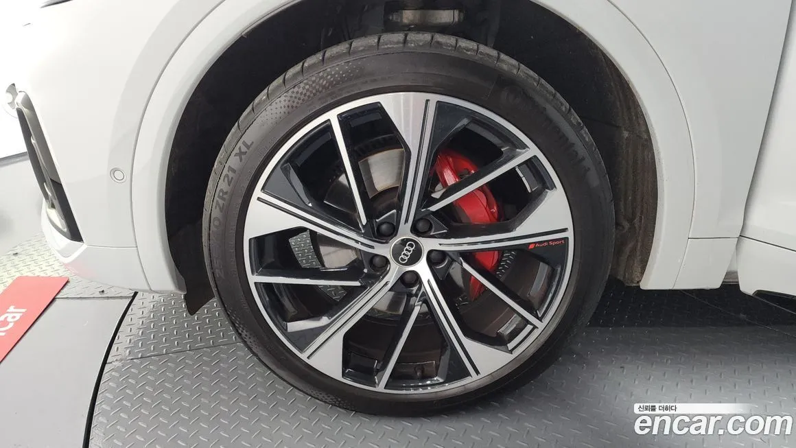 Audi SQ5 2023 из KR, фото 5
