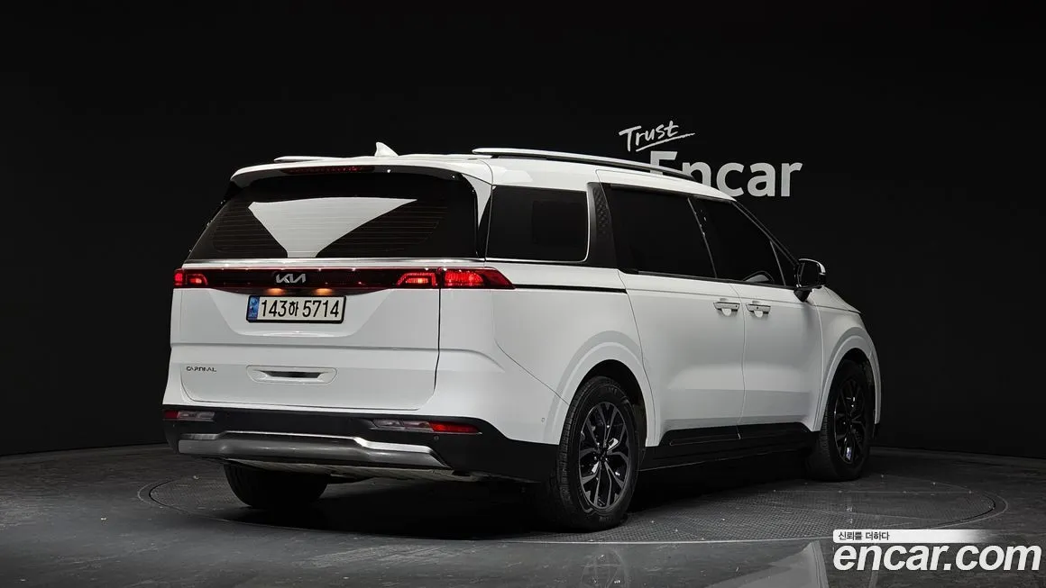 Kia Carnival — фото 10