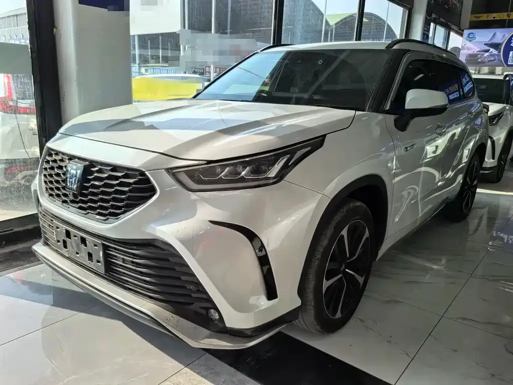 Toyota Crown Kluger 2023 из CN, фото 1
