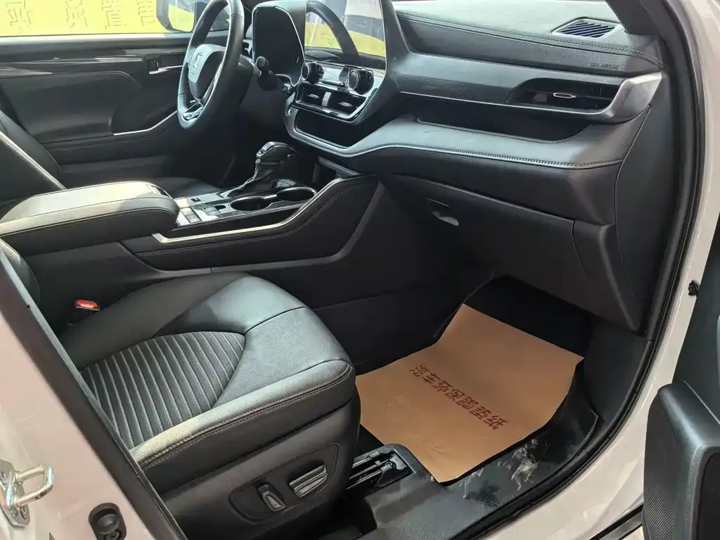 Toyota Crown Kluger 2023 из CN, фото 7