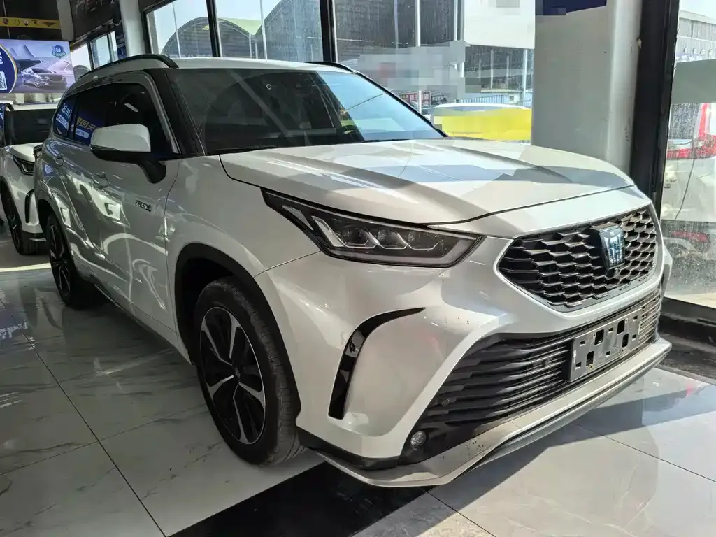 Toyota Crown Kluger 2023 из CN, фото 4