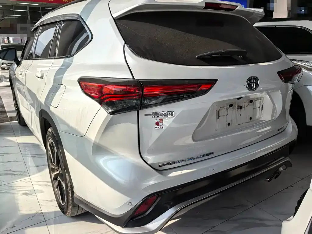 Toyota Crown Kluger 2023 из CN, фото 3