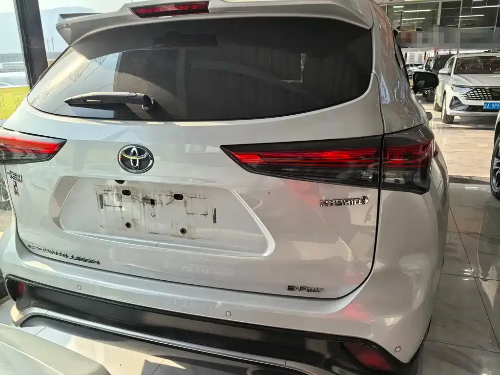 Toyota Crown Kluger 2023 из CN, фото 2