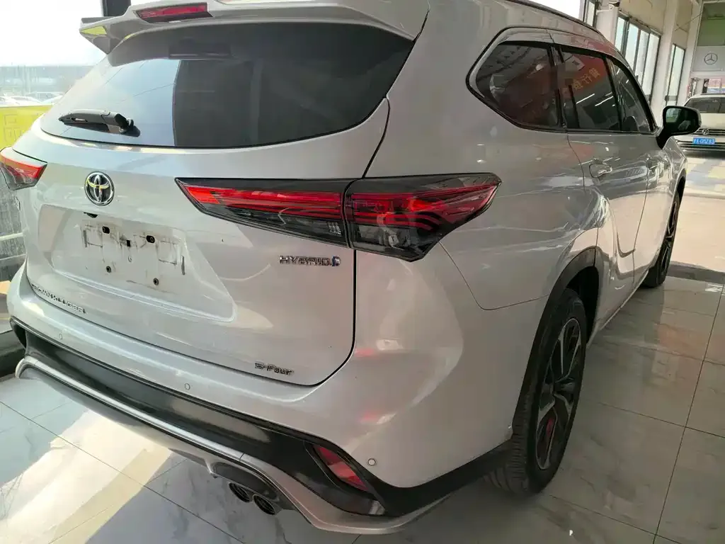 Toyota Crown Kluger 2023 из CN, фото 9