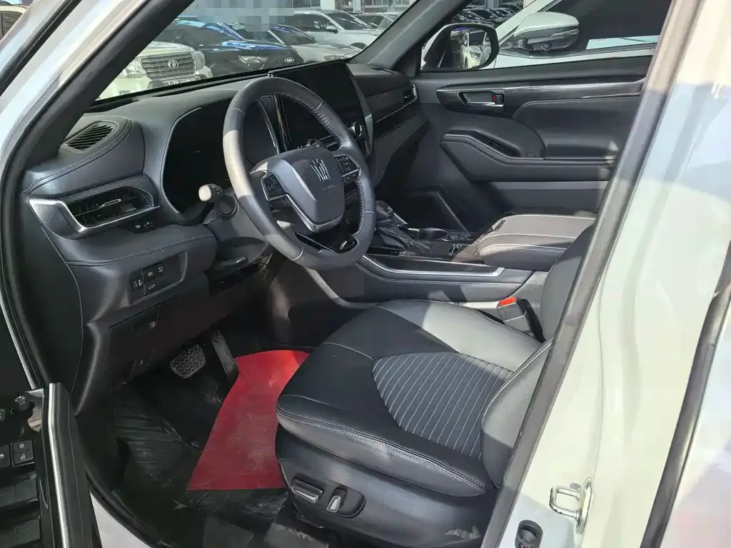 Toyota Crown Kluger 2023 из CN, фото 10
