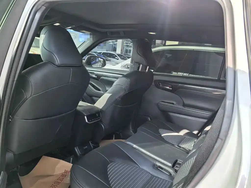 Toyota Crown Kluger 2023 из CN, фото 5