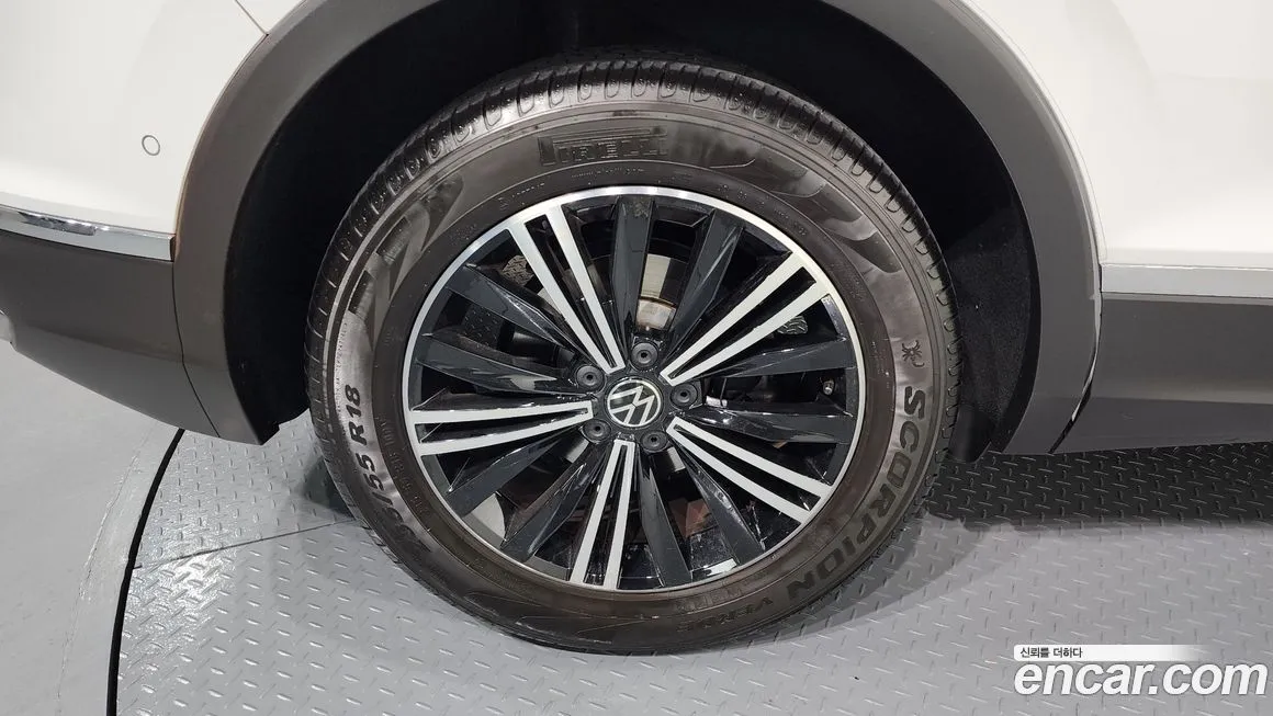 Volkswagen Tiguan — фото 9