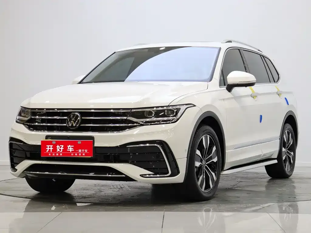 Volkswagen Tiguan L — фото 1