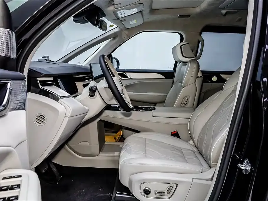Volvo EM90 — фото 10