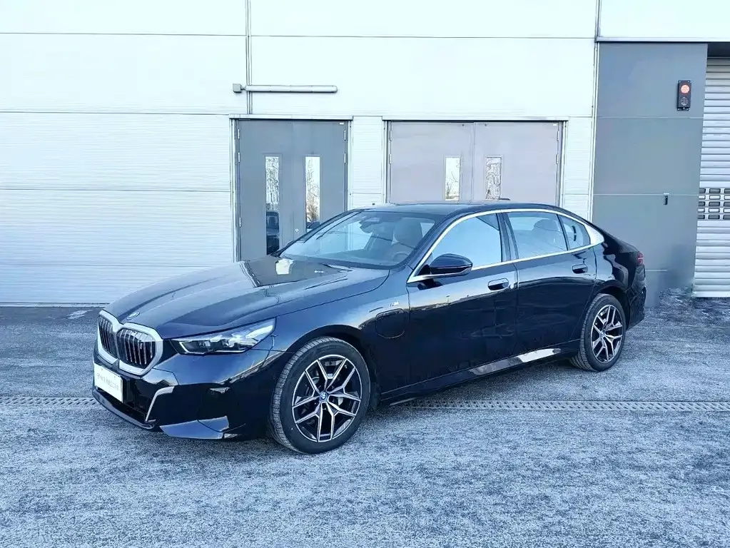 BMW i5 — фото 9