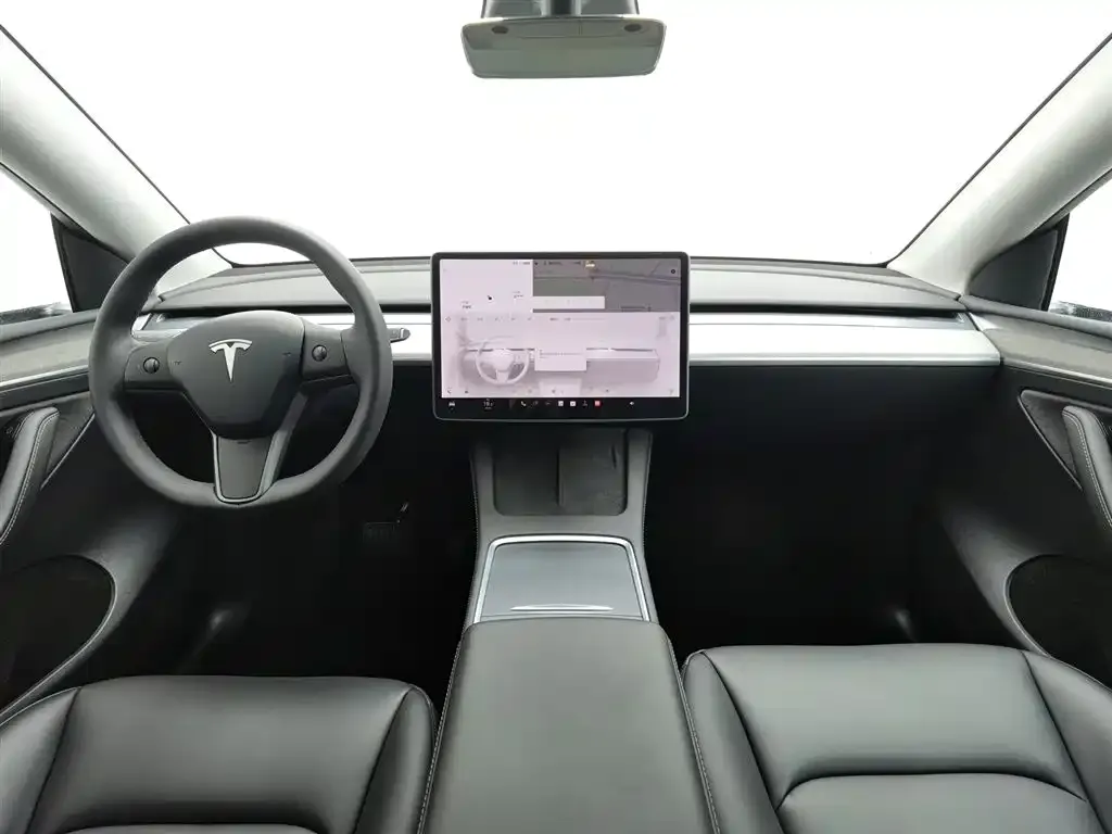 Tesla Model Y — фото 5