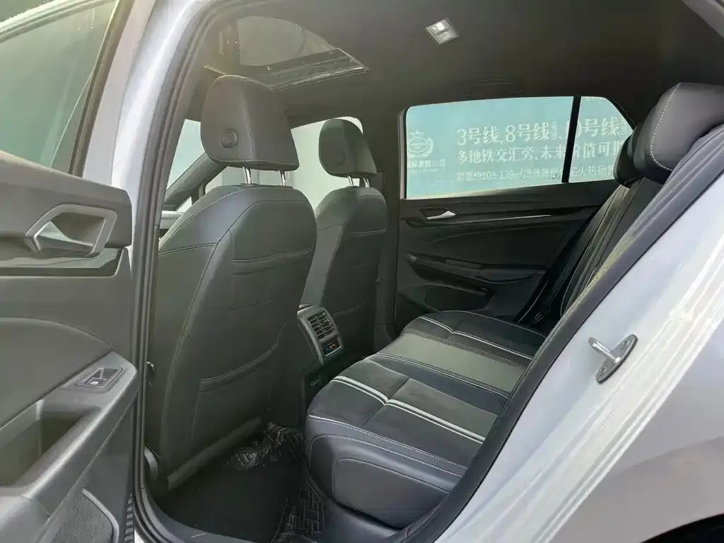 Volkswagen Golf 2022 из CN, фото 3