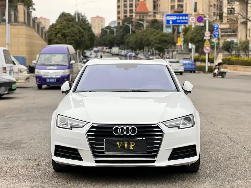 Audi A4L 2021 из CN, фото 2