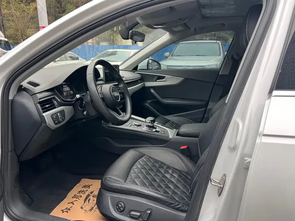 Audi A4L 2021 из CN, фото 4