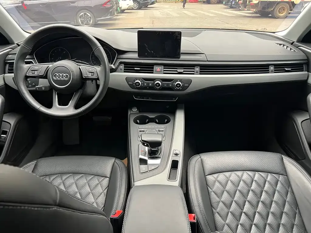 Audi A4L 2021 из CN, фото 8