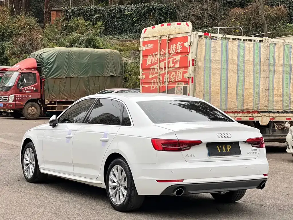 Audi A4L 2021 из CN, фото 9