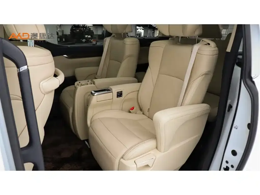 Toyota Alphard 2023 из CN, фото 2