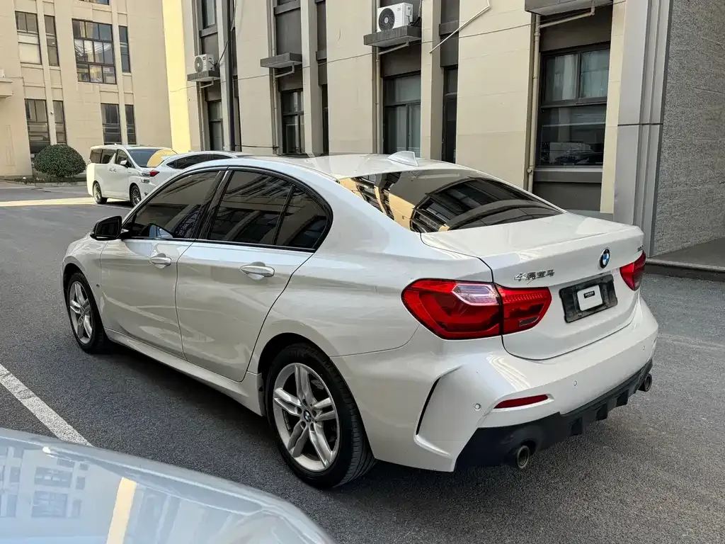 BMW 1 Series 2021 из CN, фото 3