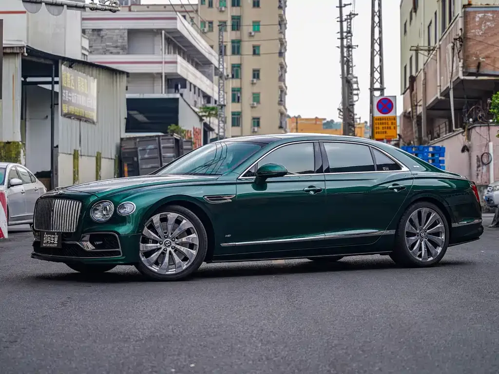 Bentley Flying Spur — фото 1