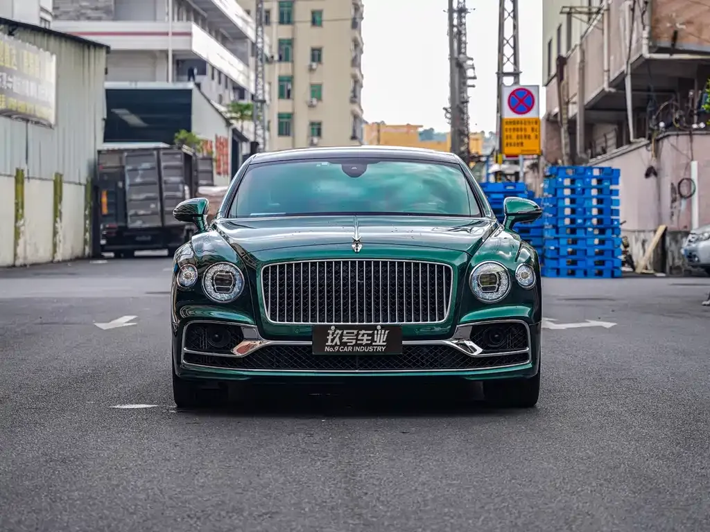 Bentley Flying Spur — фото 5