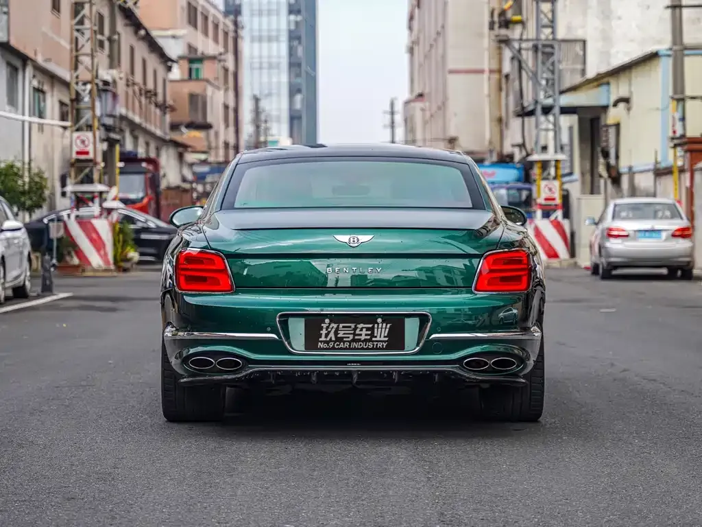 Bentley Flying Spur — фото 4