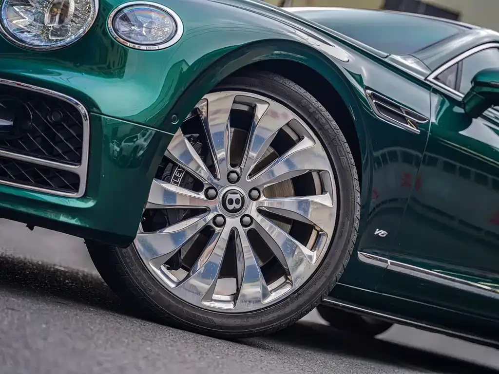 Bentley Flying Spur — фото 9