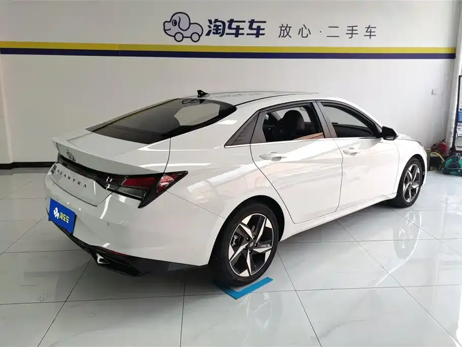 Hyundai Elantra — фото 2