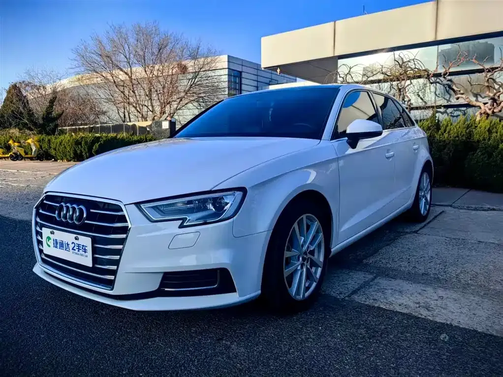 Audi A3 — фото 1