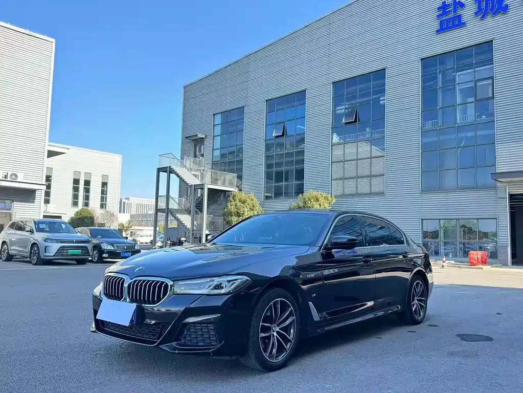 BMW 5 Series 2022 из CN, фото 1