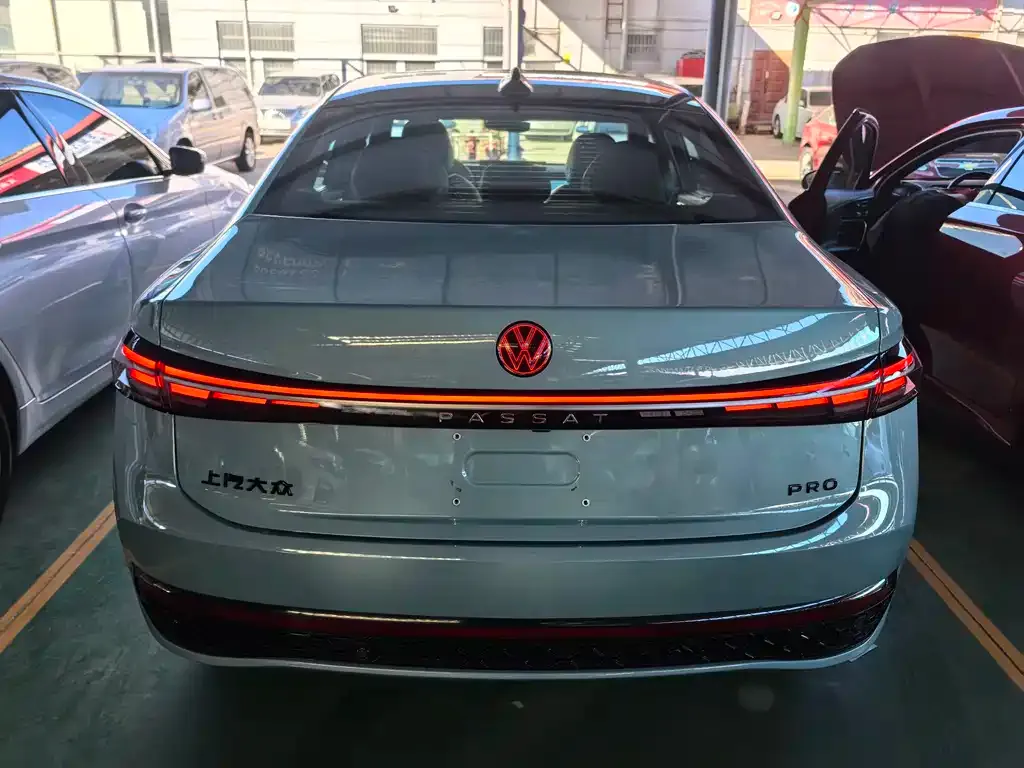 Volkswagen Passat — фото 6