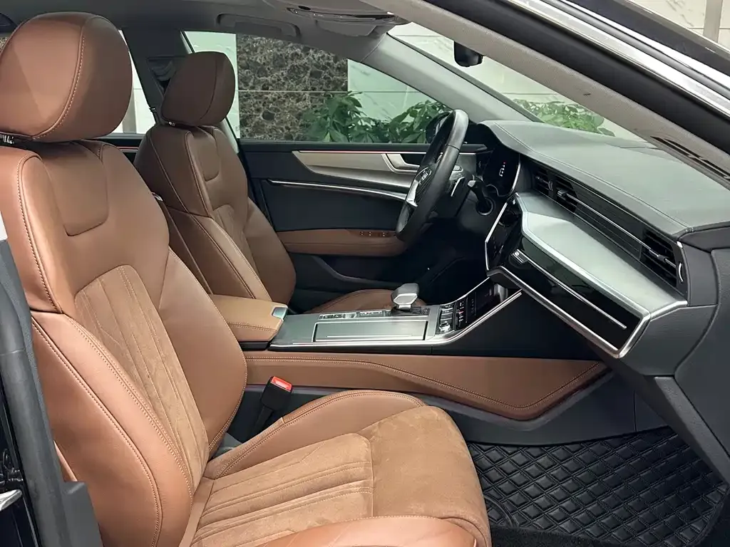 Audi A7L 2024 из CN, фото 6