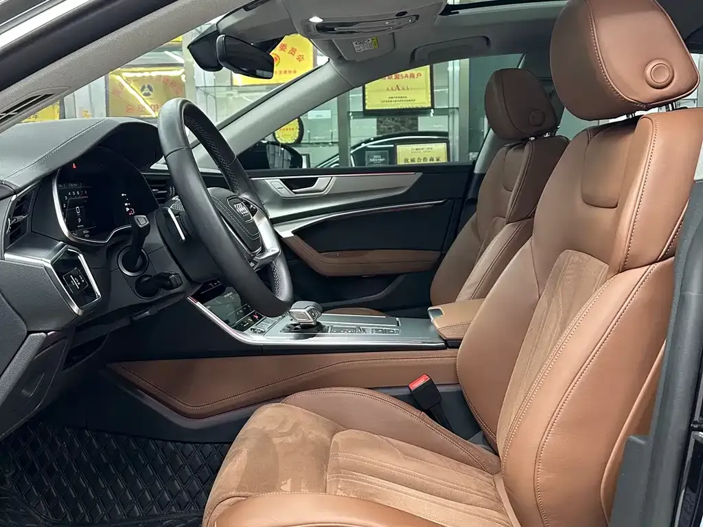 Audi A7L 2024 из CN, фото 10