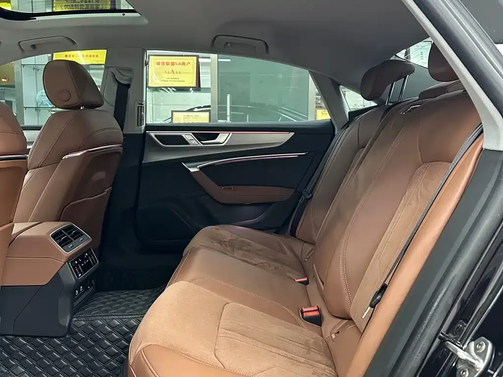 Audi A7L 2024 из CN, фото 3
