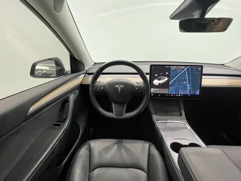 Tesla Model Y — фото 7