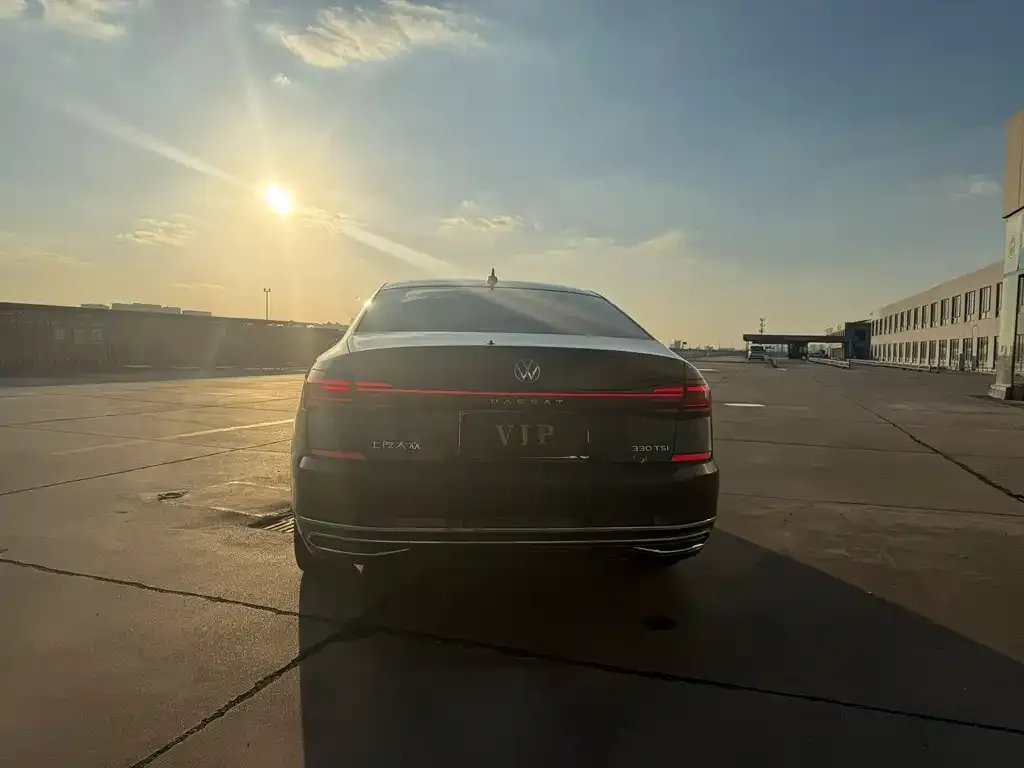 Volkswagen Passat 2023 из CN, фото 4